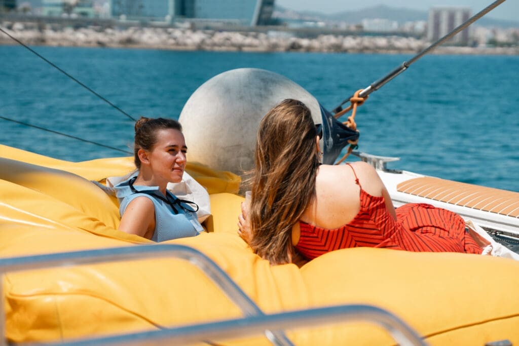 GrowBoat Barcelona group photo on the yacht with the sea in the background