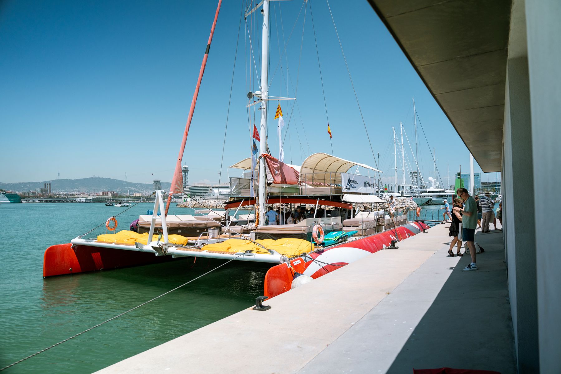 Mobile growth leaders talking in the sun aboard GrowBoat Barcelona