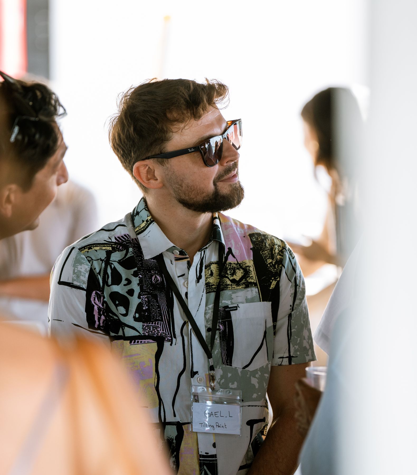 Mobile growth leaders talking in the sun aboard GrowBoat Barcelona